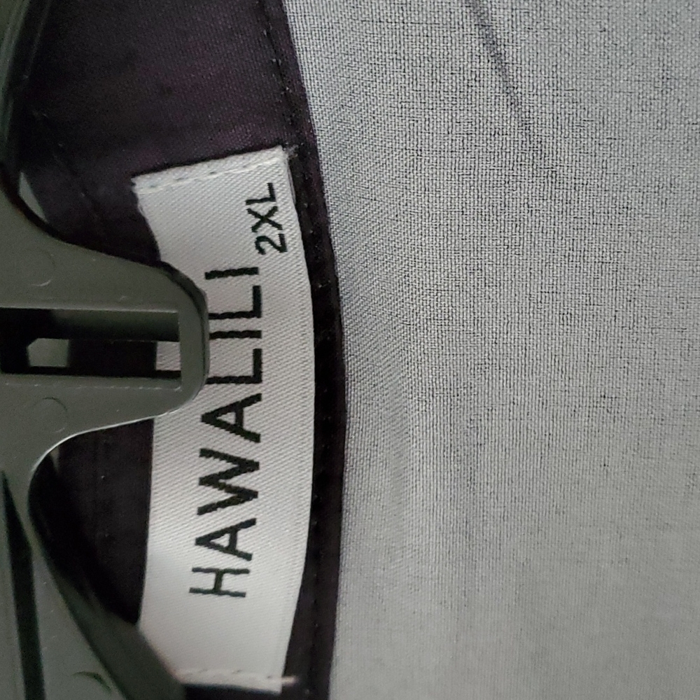Men's short sleeve button down shirt. 2XL. Black/gray, but in some light purple. - Picture 2 of 5